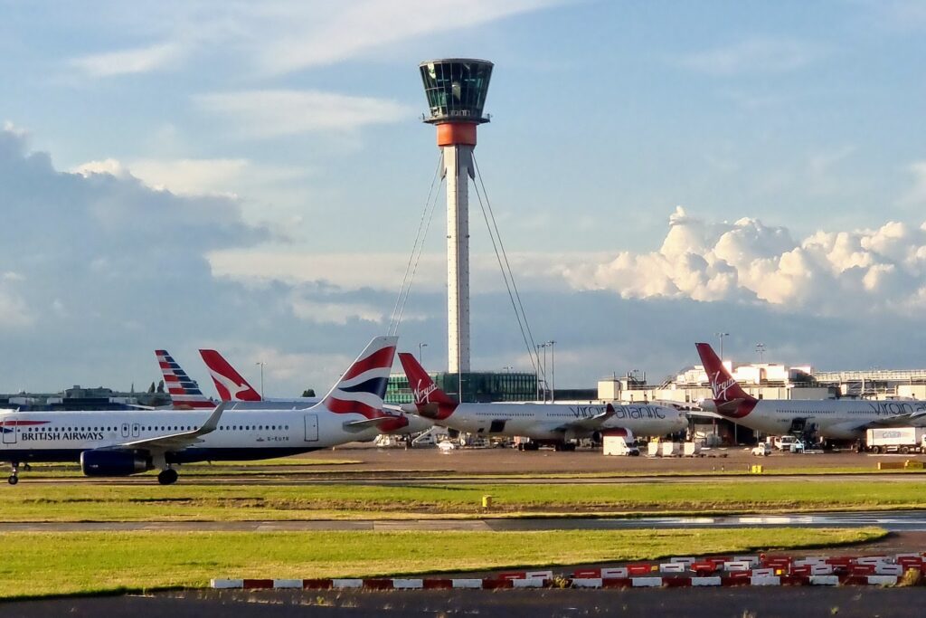 Heathrow airport airplanes