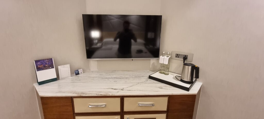 a tv on a counter Shangri-la bedroom