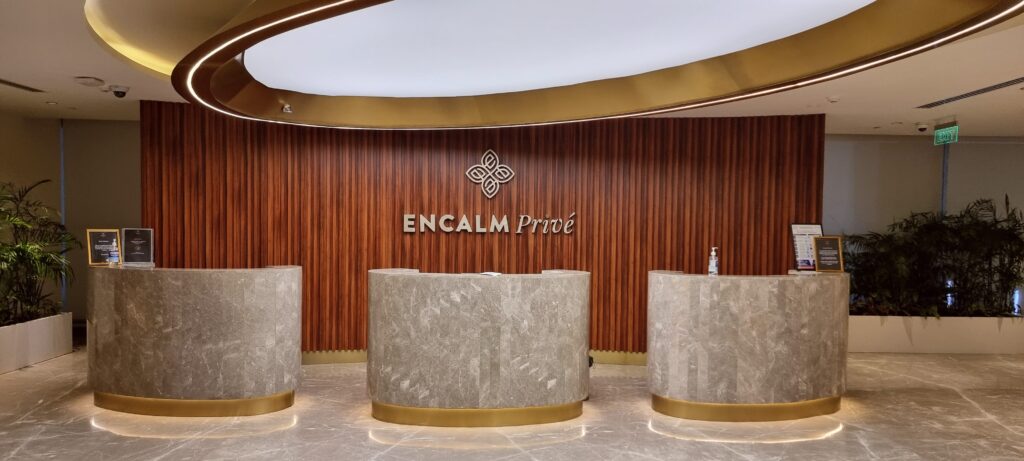 Reception desk at the Encalm Privé lounge DEL airport