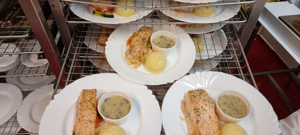 a tray of food on a rack Hermolis kosher food airline