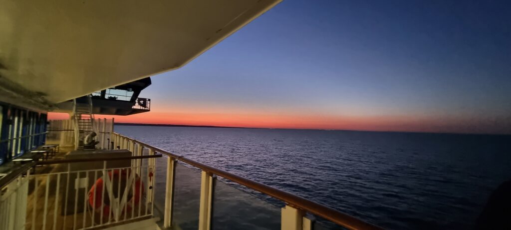 a sunset over the ocean cruise avios