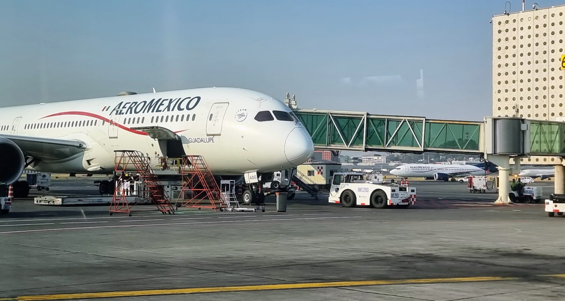 a plane on the tarmac review Aeromexico business class